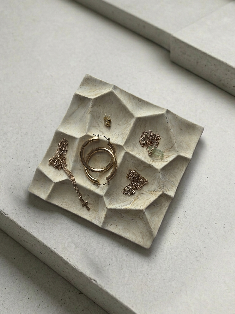 The Aura Facet Tray