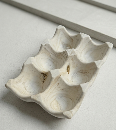 The Crest Egg Tray